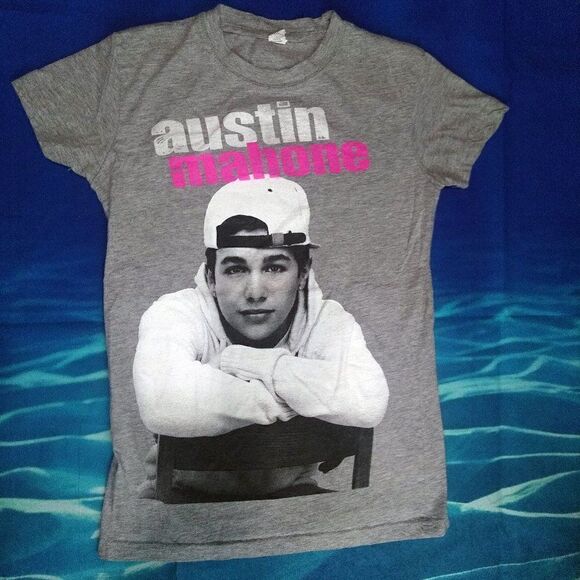 MediumāAustināMahoneĀ Woman'sāBandāTee - Picture 2 of 3